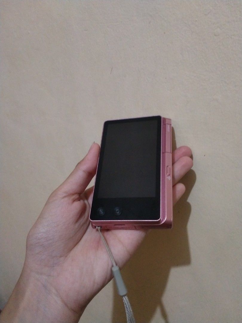 RARE FLIP SCREEN samsung mv900f digital camera (Category: Cameras) located in Pasig City. Submitted by lovepinkthings (Listing ID 1213626721, Image 3). Description: - negotiable for sure buyer!! - can flip it's screen - touchscreen! inclusions: unit battery charger sd card strap freebies.