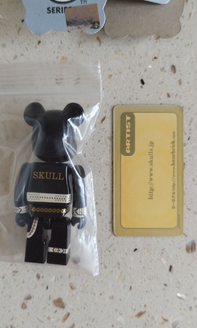 ベアブリックシリーズ13 SKULL ARTIST100% Bearbrick Series 13 ARTIST