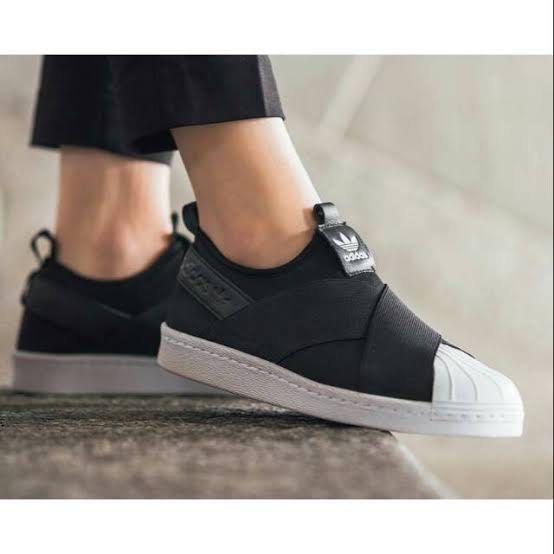 Sepatu adidas slip on hitam clearance