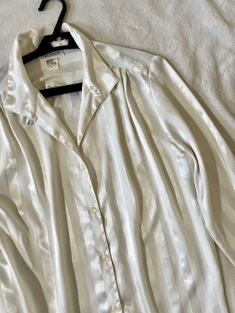 Silk Formal Top (Category: Blouses) located in Las Pinas. Submitted by polinegrc (Listing ID 1213615424, Image 3). Description: silk fabric lightly used flowy no ww small-medium.