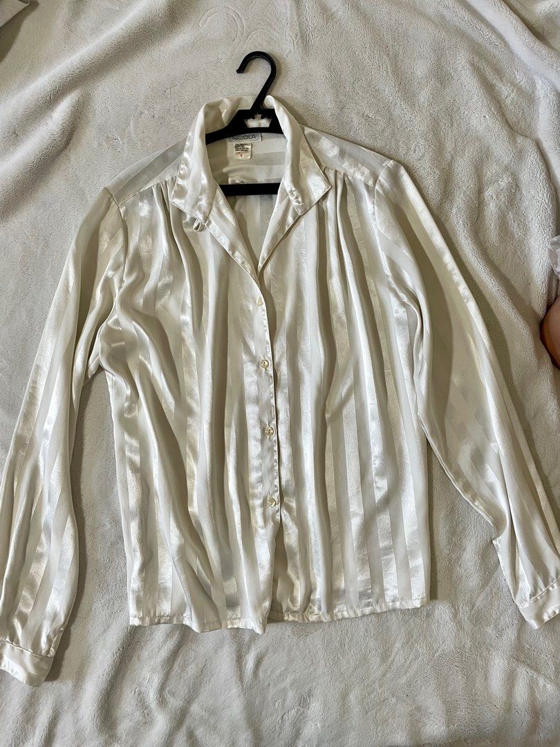 Silk Formal Top (Category: Blouses) located in Las Pinas. Submitted by polinegrc (Listing ID 1213615424, Image 1). Description: silk fabric lightly used flowy no ww small-medium.