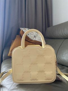 (Category: ) located in . Submitted by shoppers_style (Listing ID 1213671771, Image 1). Description: .