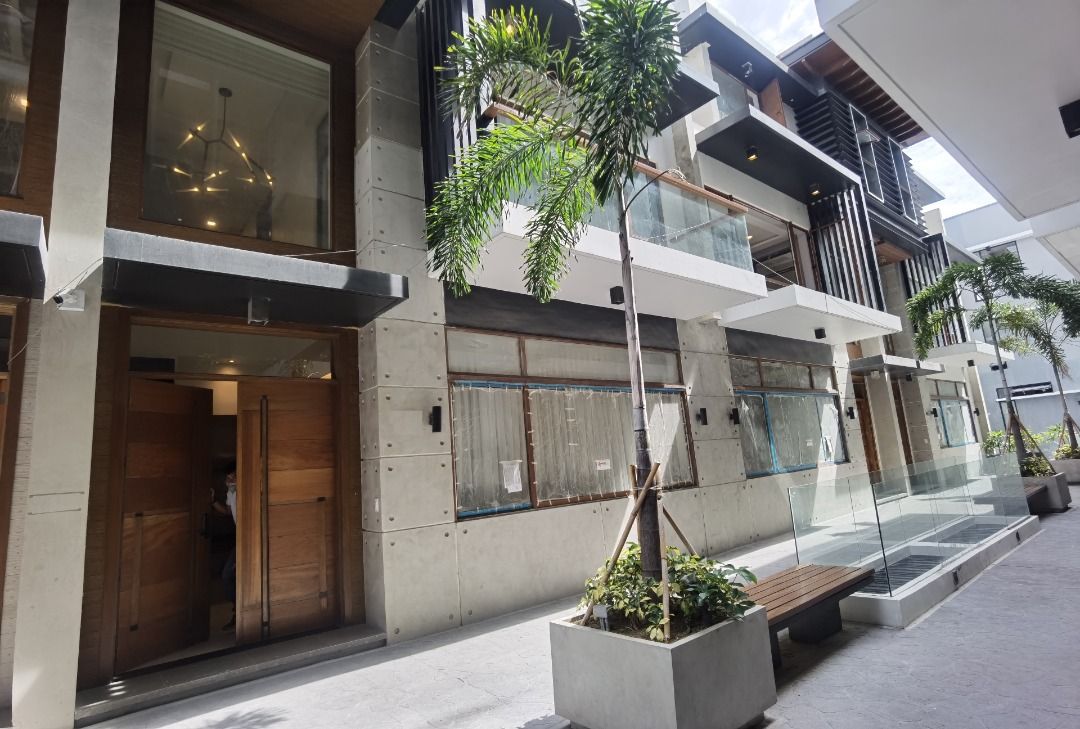 Smart Home 4 Bedroom House in Tomas Morato Quezon City with 47 Car