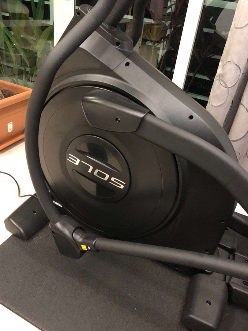 SOLE ELLIPTICAL CROSS TRAINERS E95, Sports Equipment, Exercise