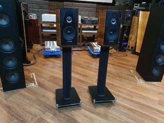Sonus Faber Olympica 1 speaker with stand