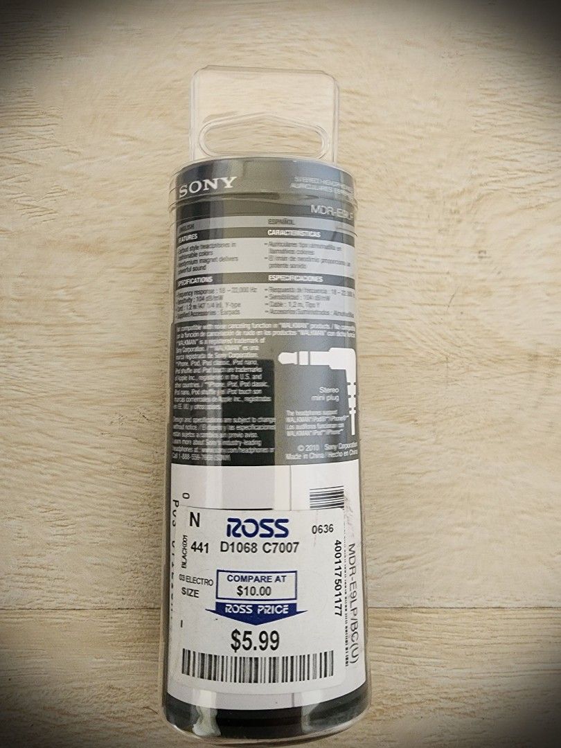 SONY Fashion Earbuds (Category: Headphones & Headsets) located in Quezon City. Submitted by queentana_finds (Listing ID 1213594510, Image 2). Description: Sealed. New. No damage. Bought in the US for $5.99 (Php 324), selling it for Php 200 only. With wire. Check type of plug to make sure it is compatible with what you need..