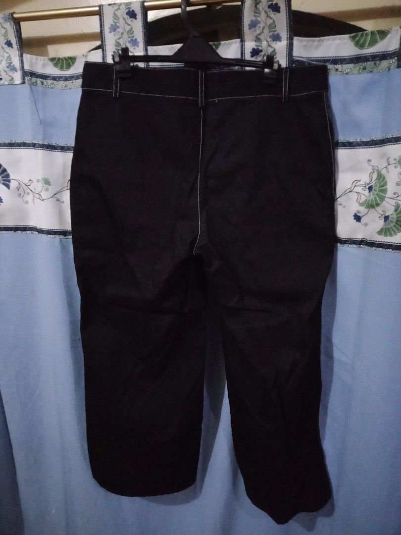 Straight Pants (Category: Jeans) located in Paranaque City. Submitted by _andreaaaa13 (Listing ID 1213765184, Image 3). Description: Straight Pants - In good condition - Altered bottom part Size frame: Xl.