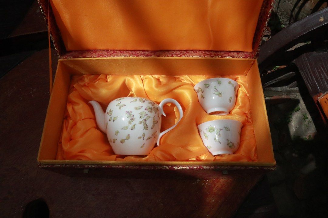 Teaset with box (2 cups, 1 teapot, no teapot cover), Furniture & Home