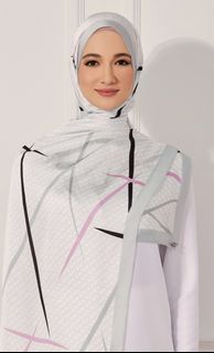 The Sharp Duck Shawl in Casette