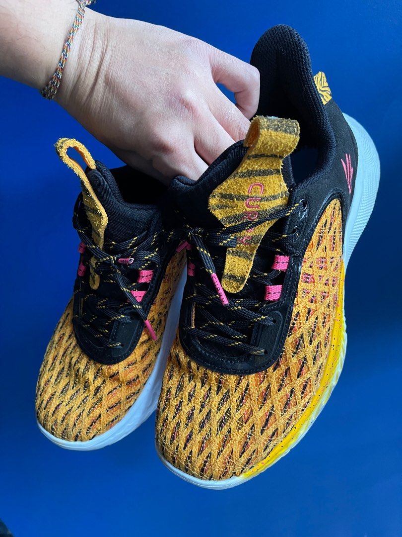 Under Armour Sesame Street x Curry Flow 9