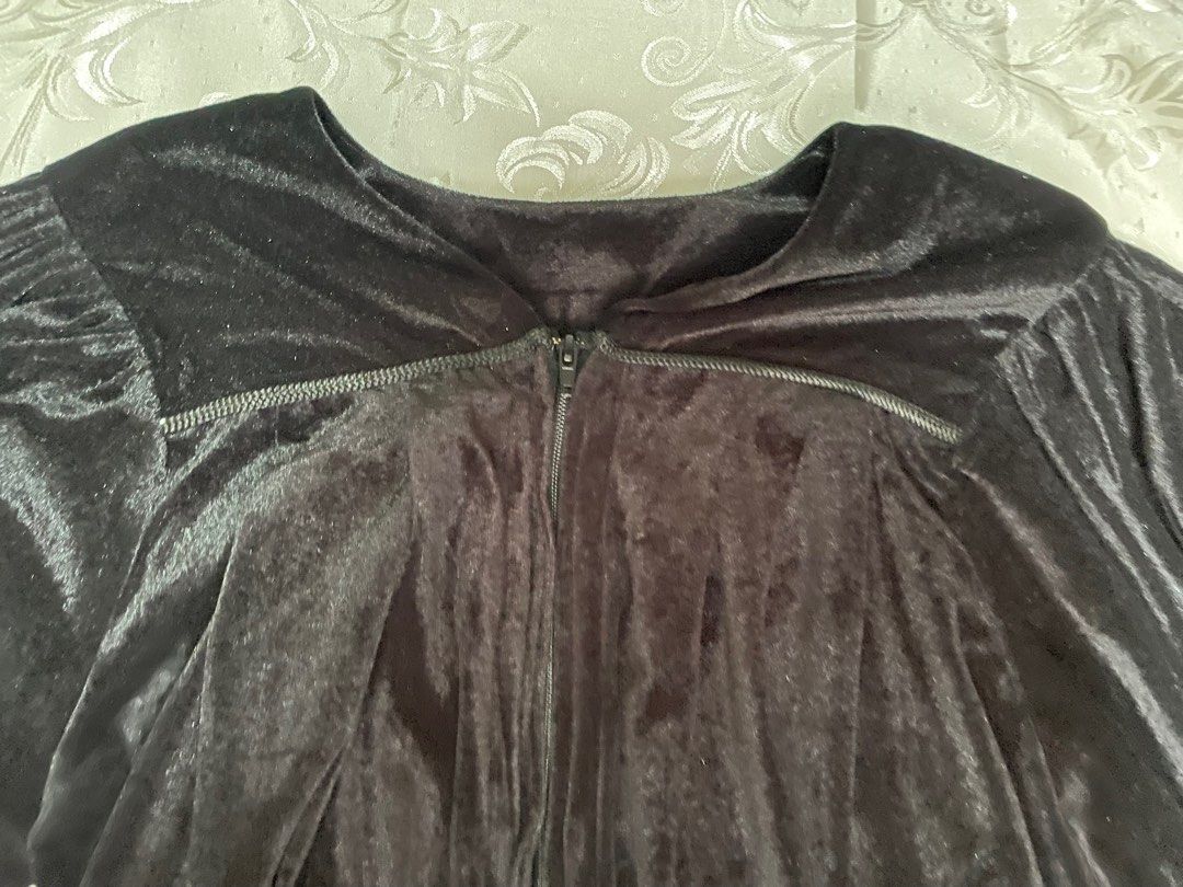 Velvet Graduation Toga (Category: Dresses) located in Tarlac. Submitted by chdabello (Listing ID 1213614097, Image 3). Description: For Height: 5’2 Shoulder Width: 15 inches Velvet Graduation Toga. Custom made. Used only for photoshoot. Price is negotiable. .