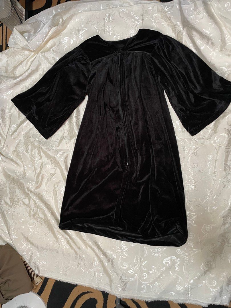 Velvet Graduation Toga (Category: Dresses) located in Tarlac. Submitted by chdabello (Listing ID 1213614097, Image 1). Description: For Height: 5’2 Shoulder Width: 15 inches Velvet Graduation Toga. Custom made. Used only for photoshoot. Price is negotiable. .