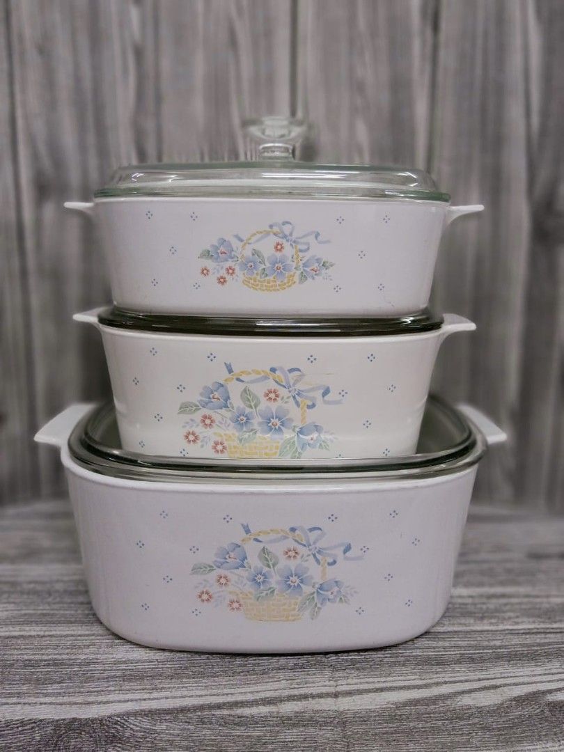Vintage Corning ware Country Cornflower Casserole with Lid