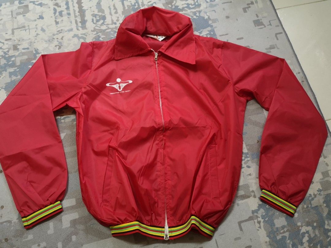 Windbreaker retro, Men's Fashion, Coats, Jackets and Outerwear on Carousell