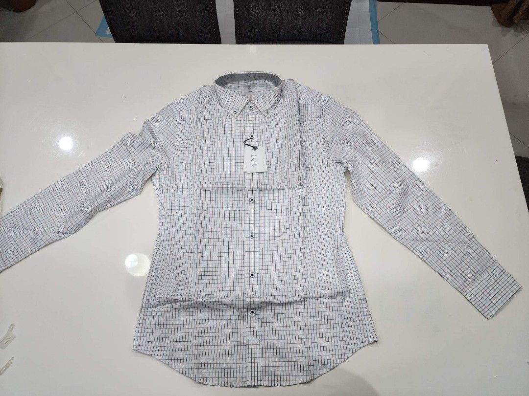 Ziozia Shirt(new) (Category: Formal Shirts) located in Quezon City. Submitted by koreandeclutter (Listing ID 1213652875, Image 2). Description: Bought in Seoul Never used Pick up FEU DILIMAN MESSAGE for any inquiries 😊.