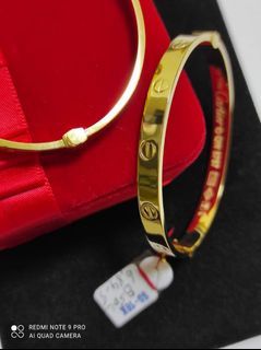 18K Saudi Gold cliptype love bangle