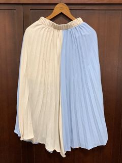日本品牌 鬆緊雙色裙，可隨意轉換角度搭配