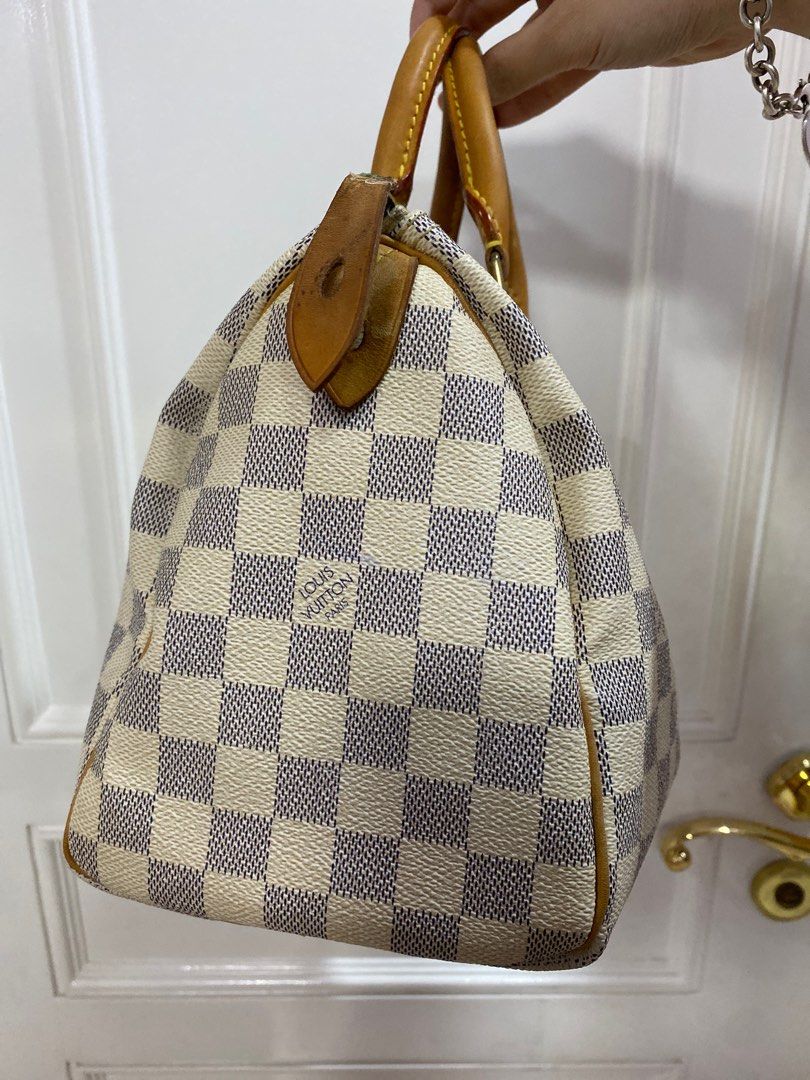 AUTHENTIC LV Speedy 25 in Damier Azur (Category: Luxury Bags & Wallets) located in Quezon City. Submitted by closetofcoco (Listing ID 1213876672, Image 3). Description: GUARANTEED AUTHENTIC PM FOR INQUIRIES NO LOW BALLING.