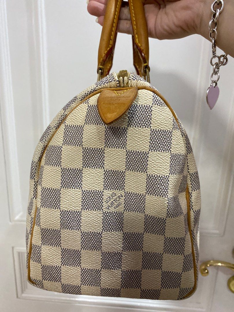 AUTHENTIC LV Speedy 25 in Damier Azur (Category: Luxury Bags & Wallets) located in Quezon City. Submitted by closetofcoco (Listing ID 1213876672, Image 2). Description: GUARANTEED AUTHENTIC PM FOR INQUIRIES NO LOW BALLING.