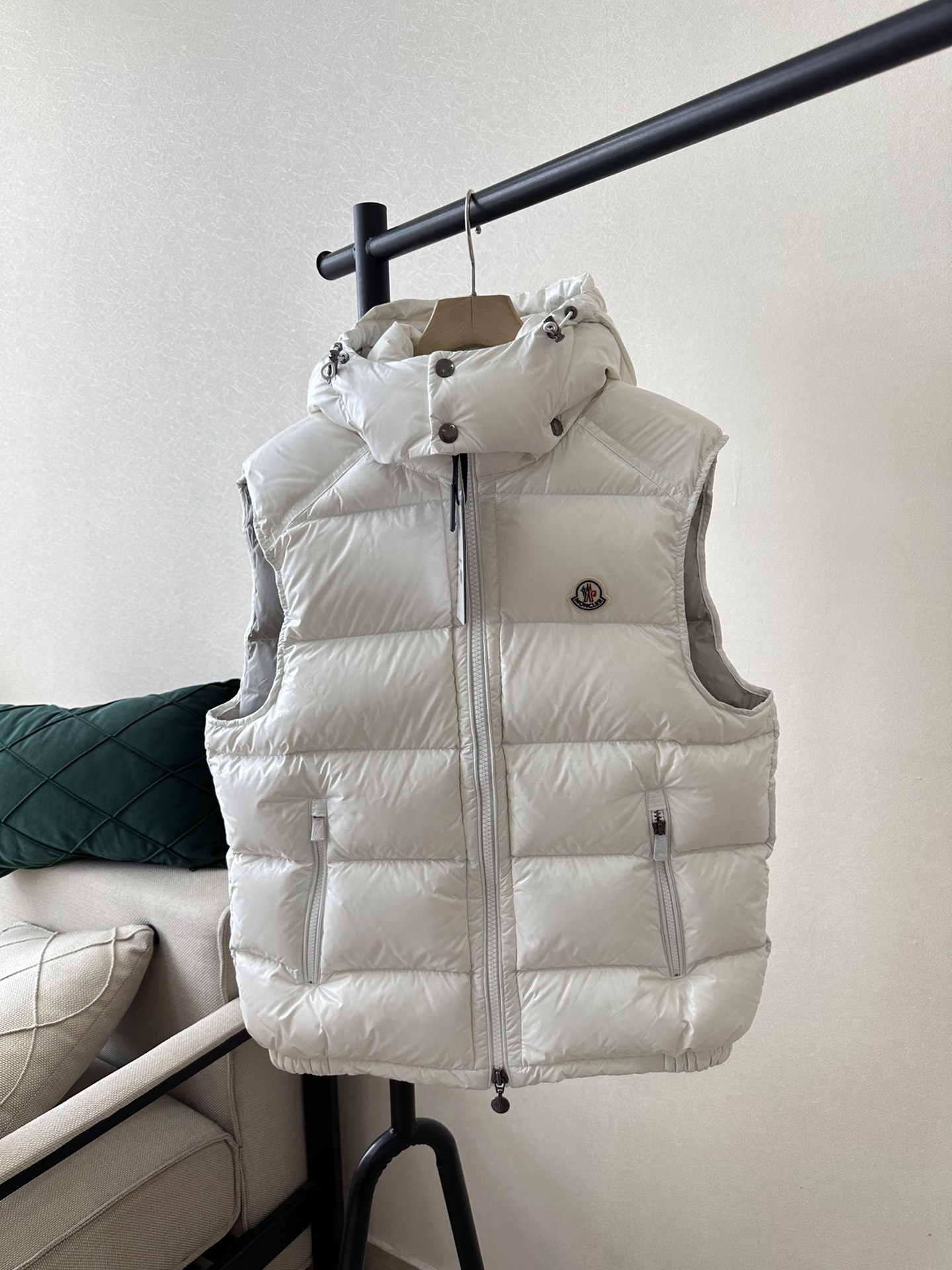 White moncler gilet sale