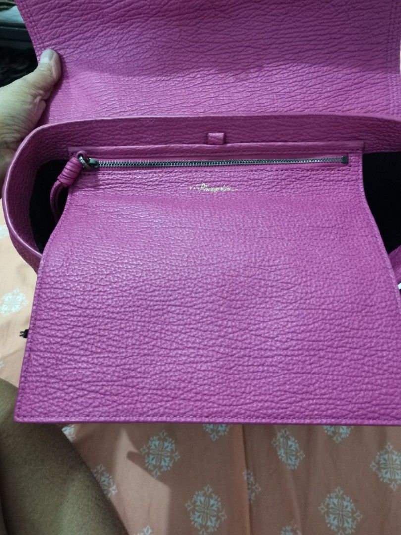 Authentic Phillip Lim Pashli Satchel Medium (Category: Luxury Bags & Wallets) located in Dinalupihan. Submitted by hydzsalva (Listing ID 1213895667, Image 2). Description: Authentic 3.1 Phillip Lim Pashli Satchel Medium Size in Magenta color.