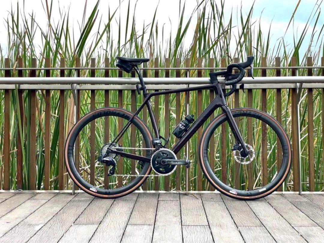 Canyon Endurace CF SLX Disc 8.0 eTap Sports Equipment Bicycles