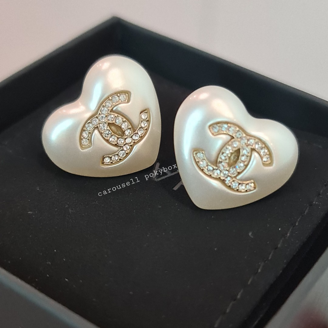 ❤️sold❤️CHANEL 22V Pearl Heart Earrings( not 23P/ 21B/23S), Women's Fashion,  Jewelry & Organisers, Earrings on Carousell