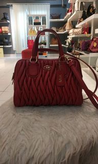Coach merah handbag