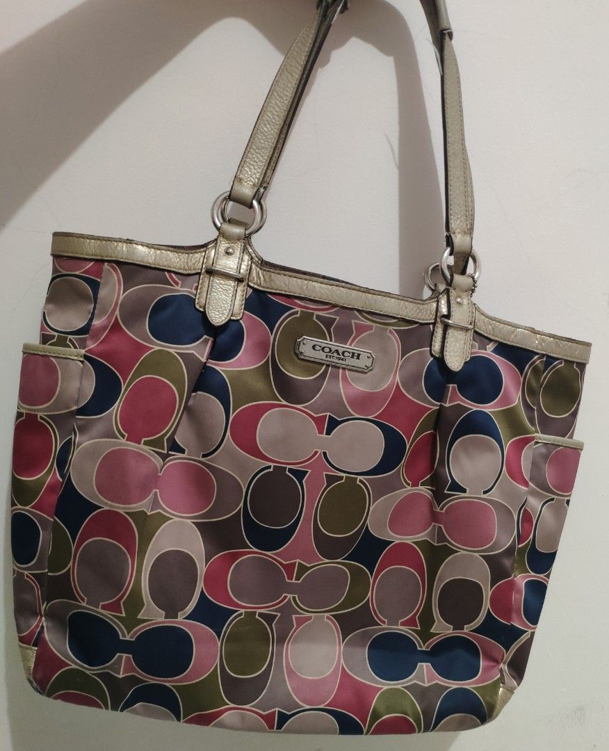 COACH Small Wristlet With Floral Print | Lyst