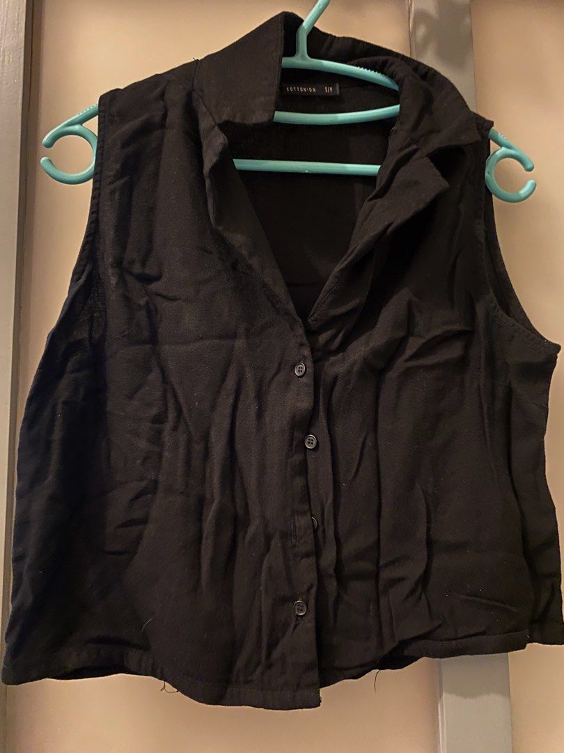 COTTON ON Button up sleeveless (Category: Sleeveless) located in Marikina City. Submitted by sofiafntblla (Listing ID 1213797260, Image 1). Description: .