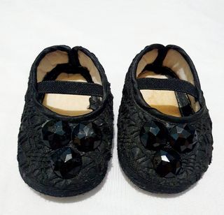 Cute back shoes for baby (6-12 mos)