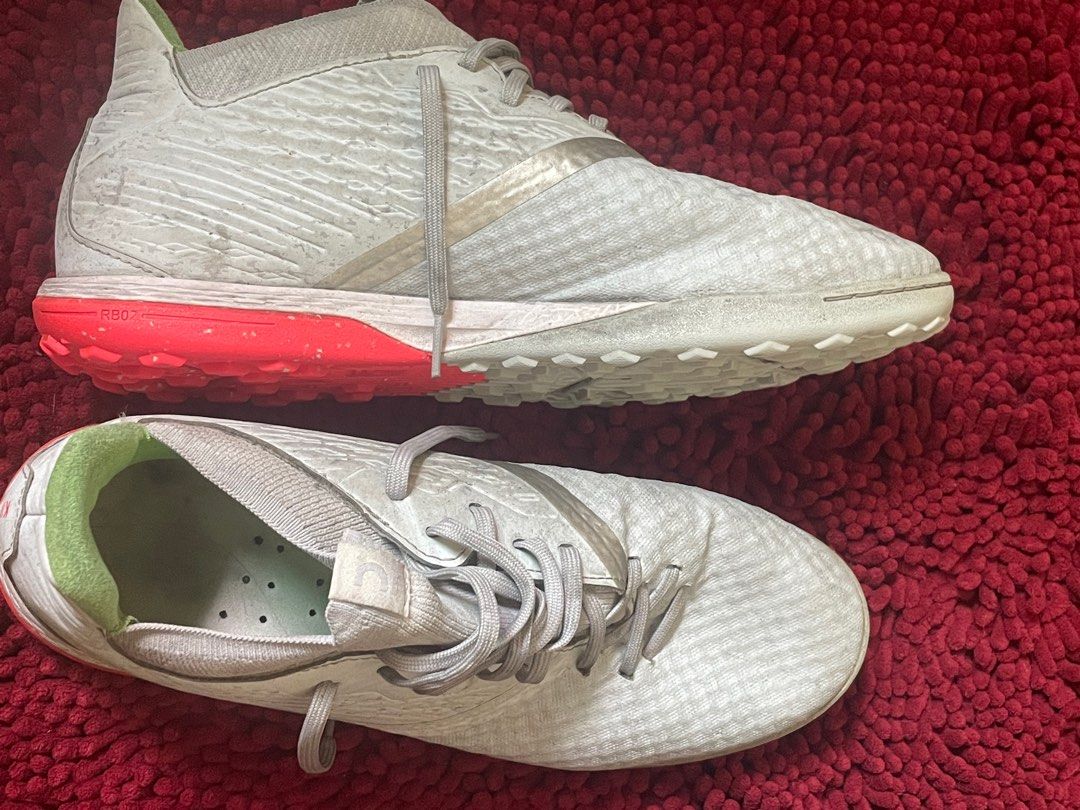 Decathlon futsal boots Men s Fashion Footwear Boots on Carousell
