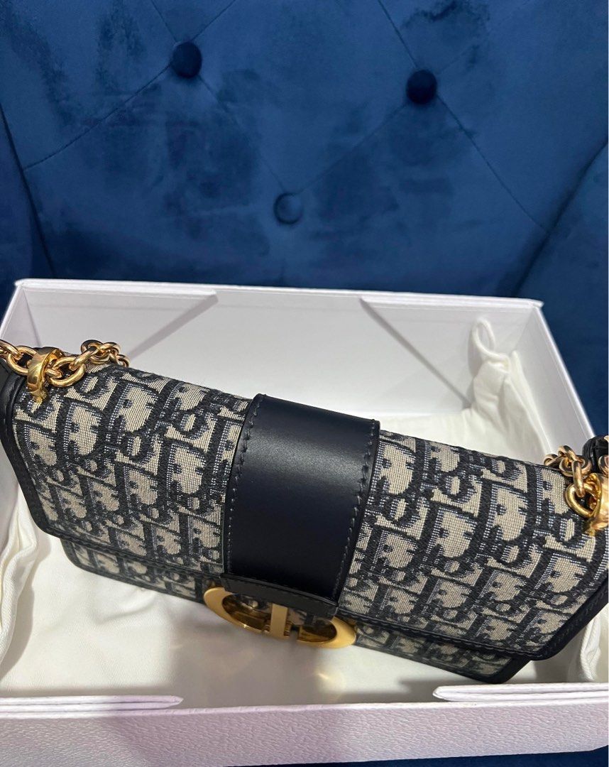 Classical Dior 30 Montaigne chain bag, Women's Fashion, Bags & Wallets,  Shoulder Bags on Carousell