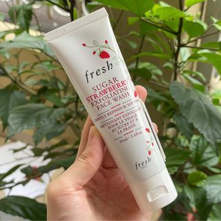 Fresh Sugar Strawberry Exfoliating Face Wash