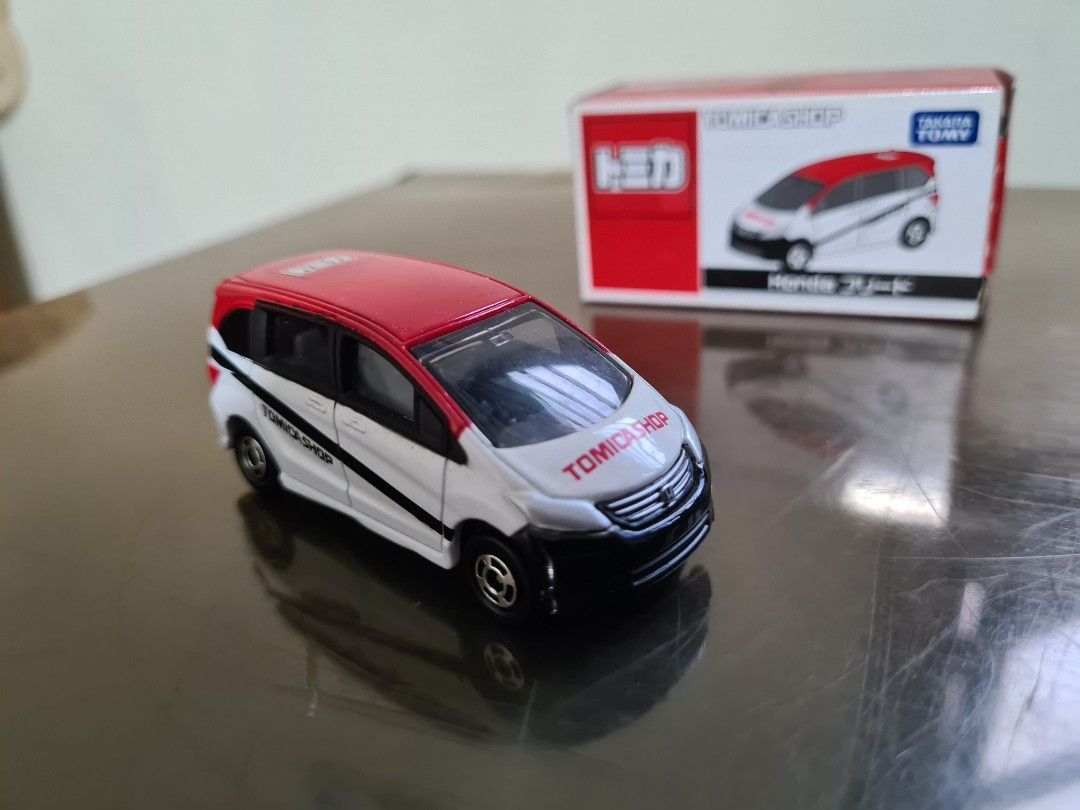 Tomica honda freed white 2025