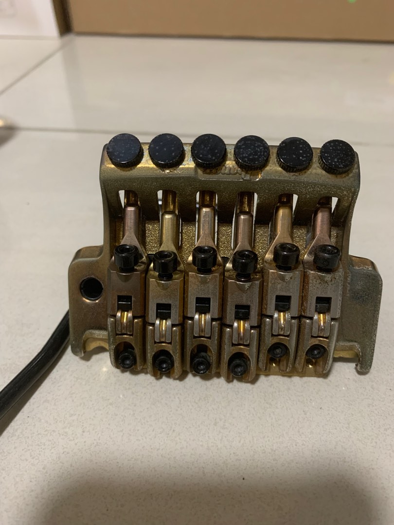 Ibanez edge 3 tremolo gold Faded Hobbies Toys Music Media