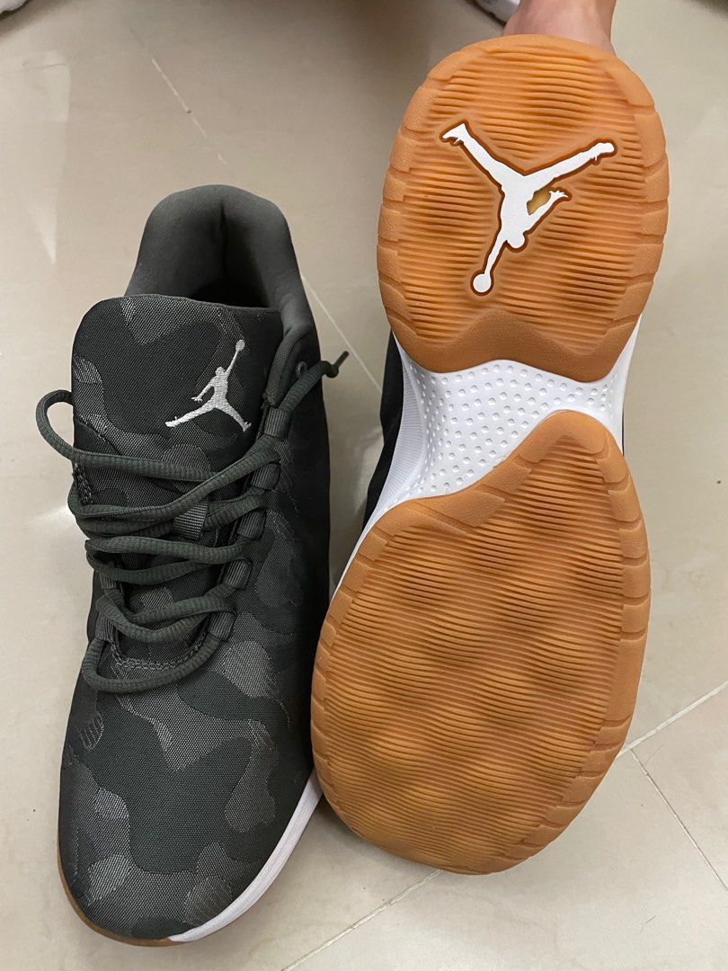 Jordan B.Fly River Rock White Dark Stucco