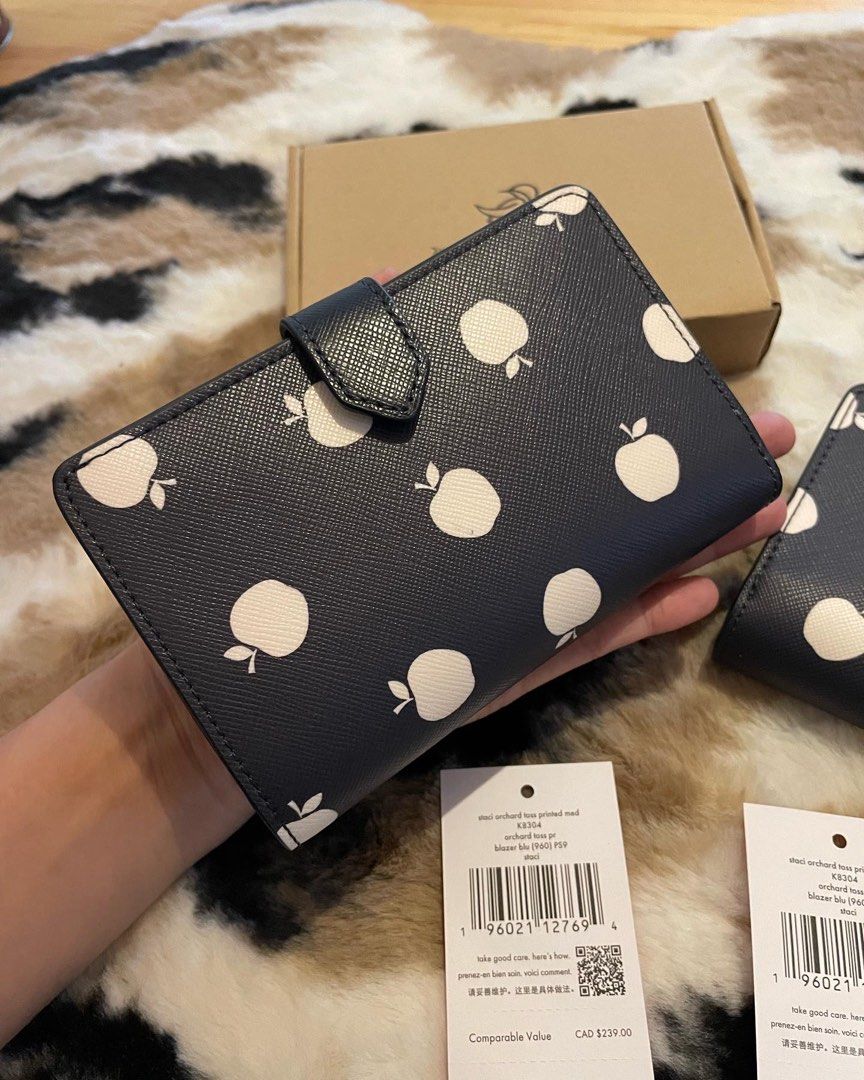 kate spade staci medium white apple compartment apple bifold wallet in  blazer blue, Women's Fashion, Bags & Wallets, Wallets & Card holders on  Carousell