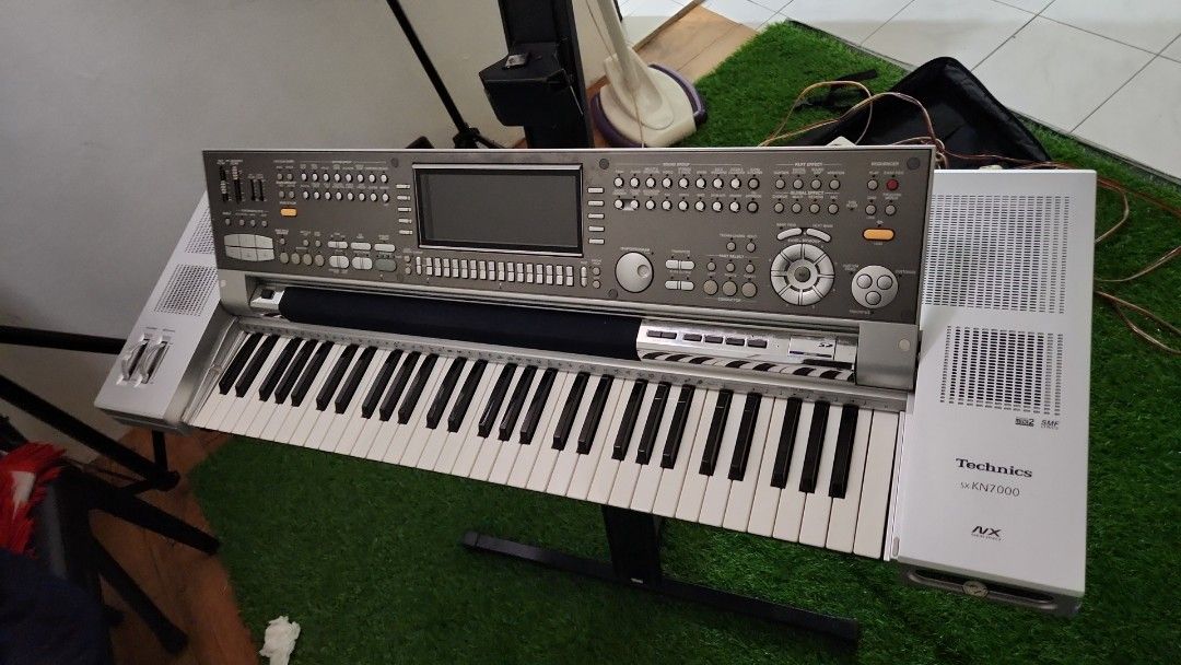 Keyboard Bekas kami bali, Musik & Media, Alat di Carousell