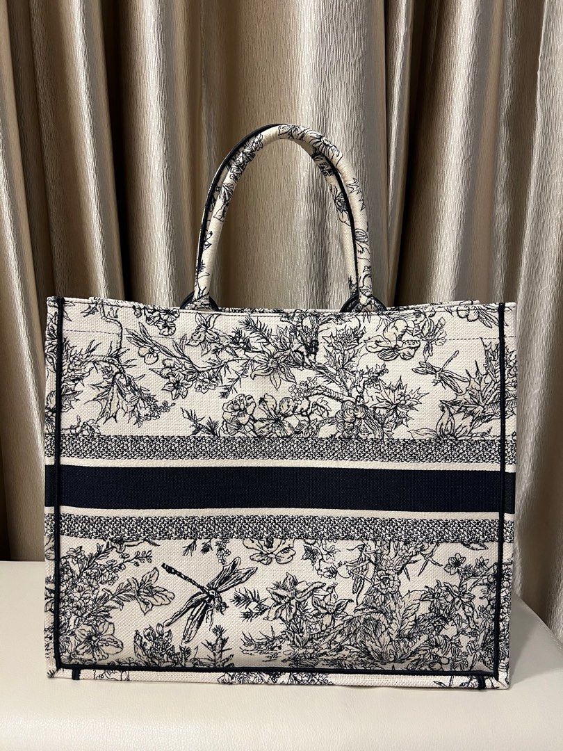 Large Dior Book Tote Ecru and Gray Toile de Jouy Embroidery (42 x 35 x 18.5  cm)