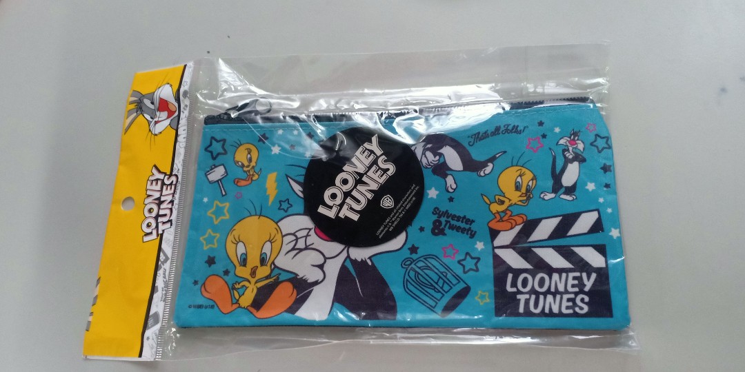 Buckle-Down Looney Tunes Women's Hinge Wallet - Vegan Leather | 7x4 Inch Compact Design With ID Window & Card Slots