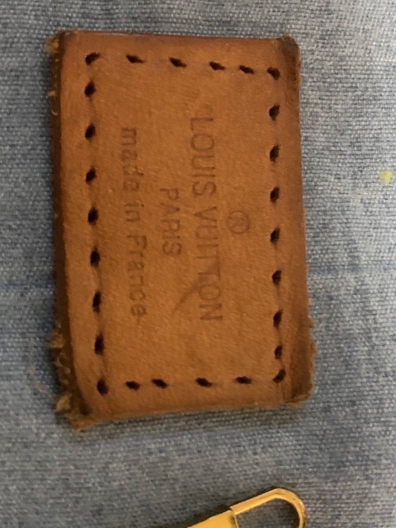 Lv Zipper and accessories (Category: Luxury Bags & Wallets) located in Manila. Submitted by moneymann888 (Listing ID 1213800672, Image 2). Description: sf buyer shoulder Fix price not guranteed authentic self authenticate it .
