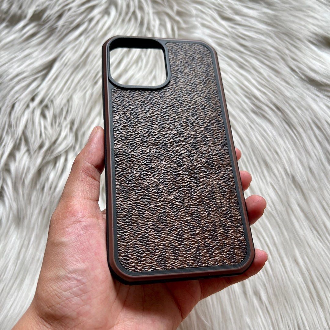 Michael Kors case iphone 13 pro max leather, Telepon Seluler & Tablet,  Aksesoris Tablet & Handphone, Casing & Sarung di Carousell