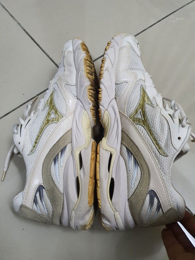 Mizuno hypebeast top