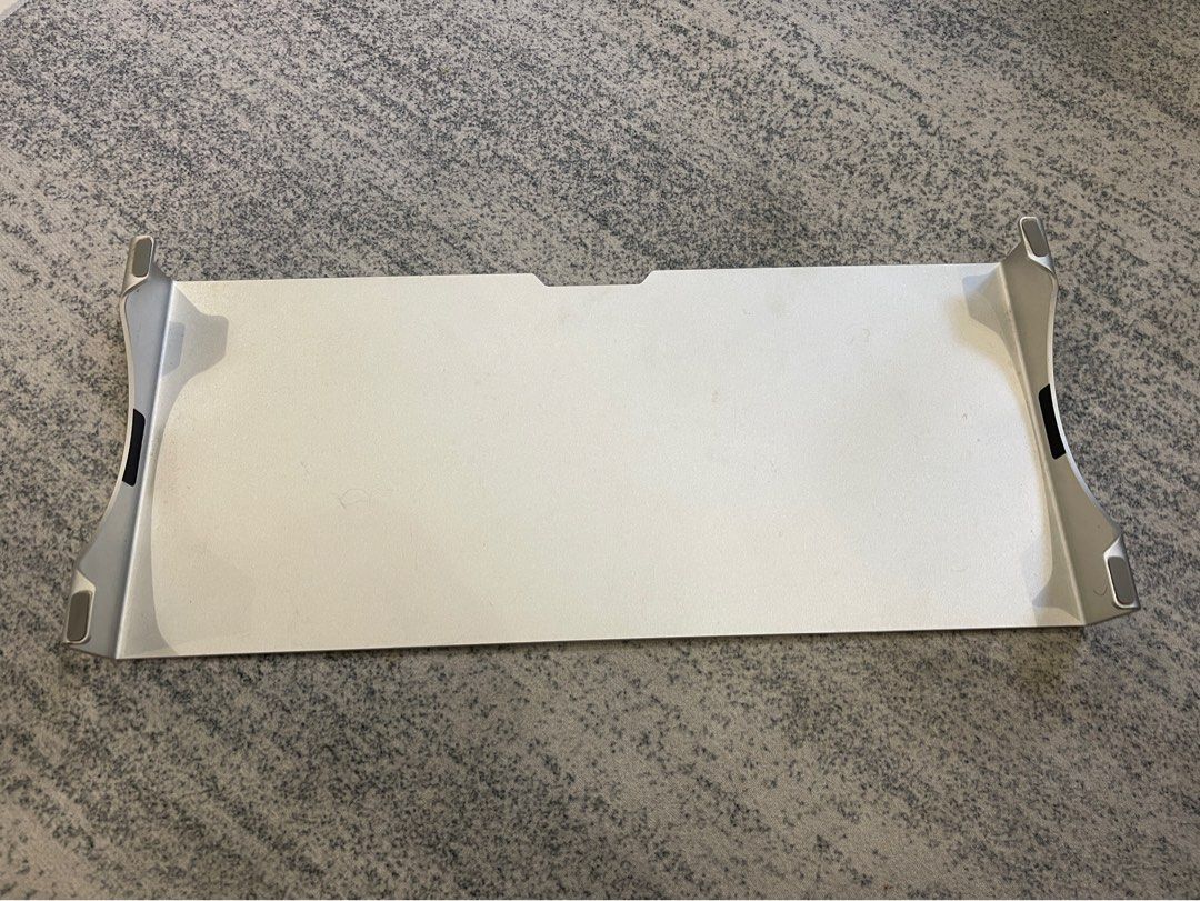 Monitor base Riser (Category: Monitor Screens) located in Singapore. Submitted by crimsonronin (Listing ID 1213883971, Image 2). Description: .