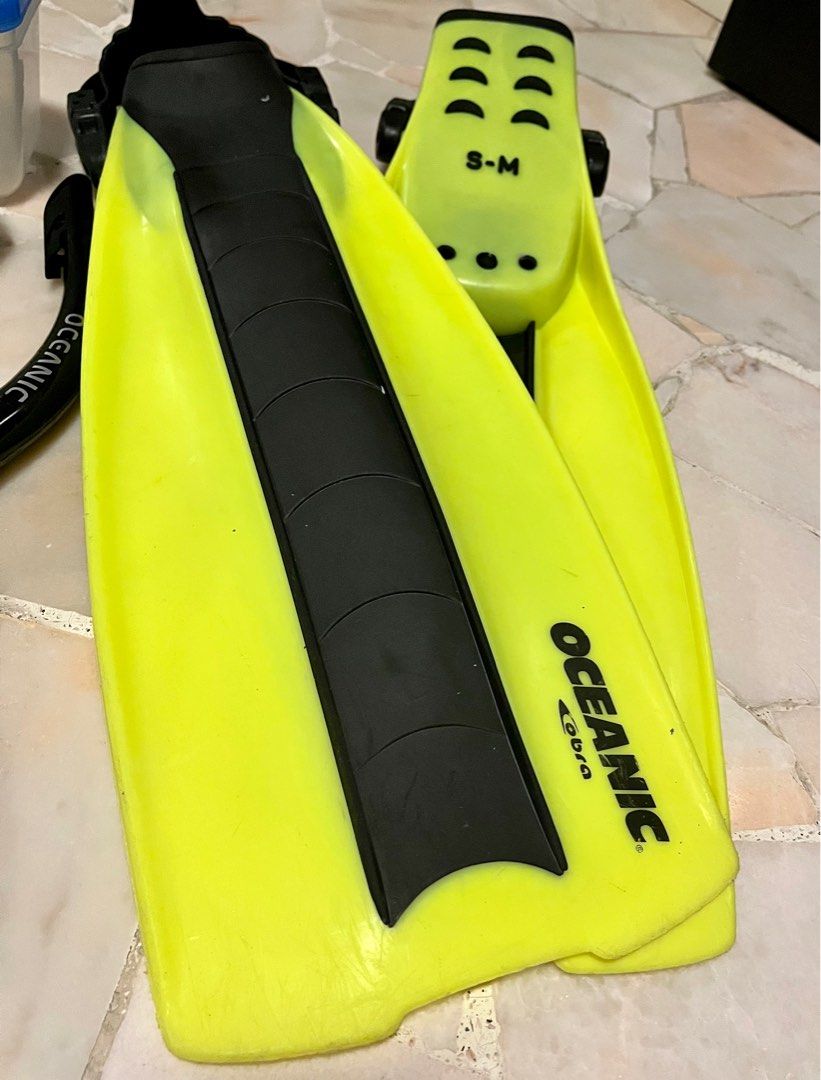 Oceanic Diving Gear (Fins / Mask / Snorkel Set), Sports Equipment, Other Sports Equipment and