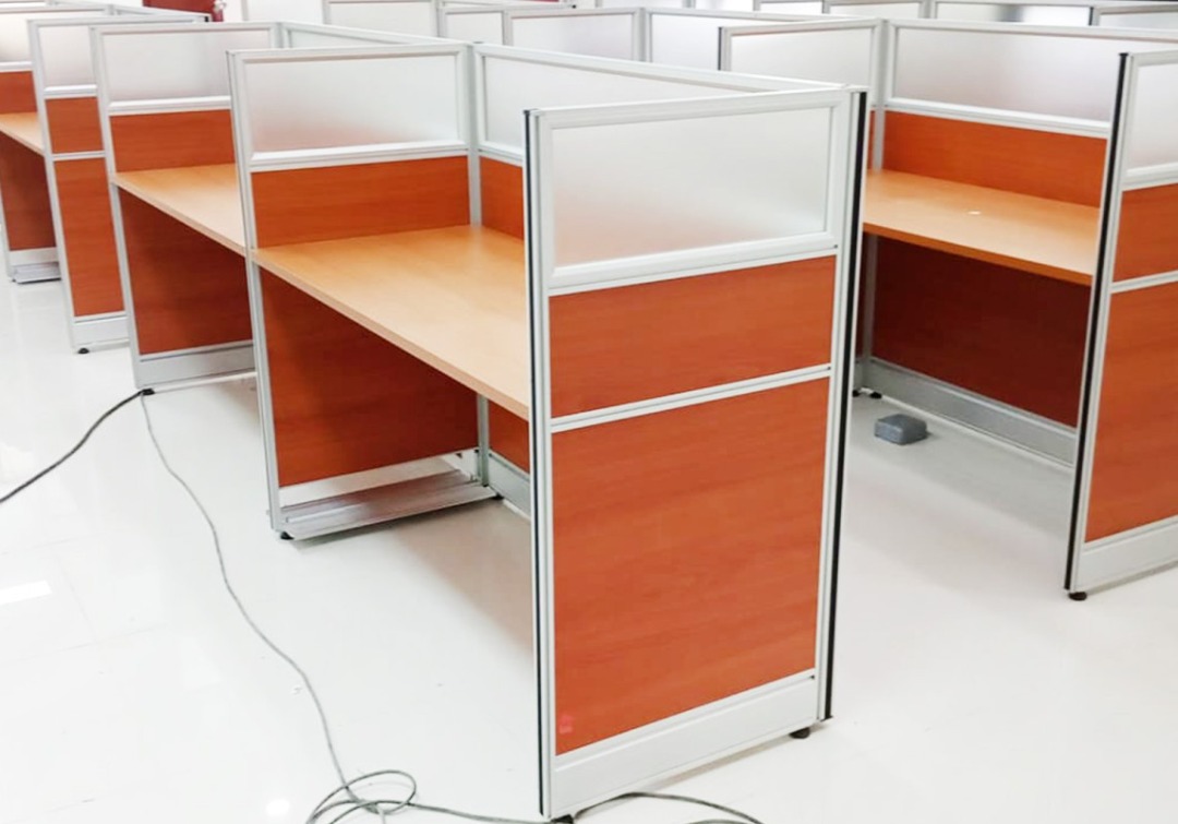 office furniture partition Cubicles Workstation . Fabric with glass