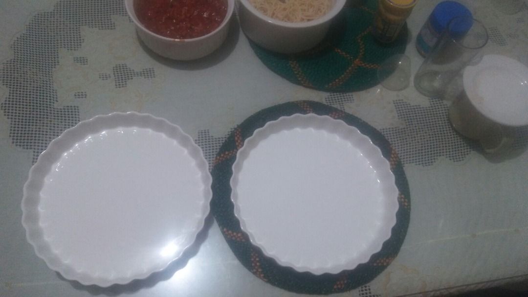Ceramic Pie Plate (oven safe) (Category: Bakeware) located in Makati City. Submitted by YSL80022 (Listing ID 1213835449, Image 1). Description: 27cm Quiche ceramic pie plate, barely used. Selling forPhp300 each. Php600 for 2 pcs Selling as a lot. Brand: 1 pc Symphony, 1 pc Esque (but both has the same size). Please refer to photo for size comparison to each other. MOP: Gcash and BDO ONLY. Dispatch via Lalamove and Grab only, NO MAILING VIA COURIE