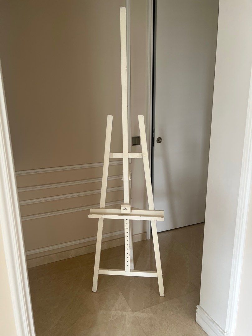 Portraits stand, Furniture & Home Living, Furniture, Other Home