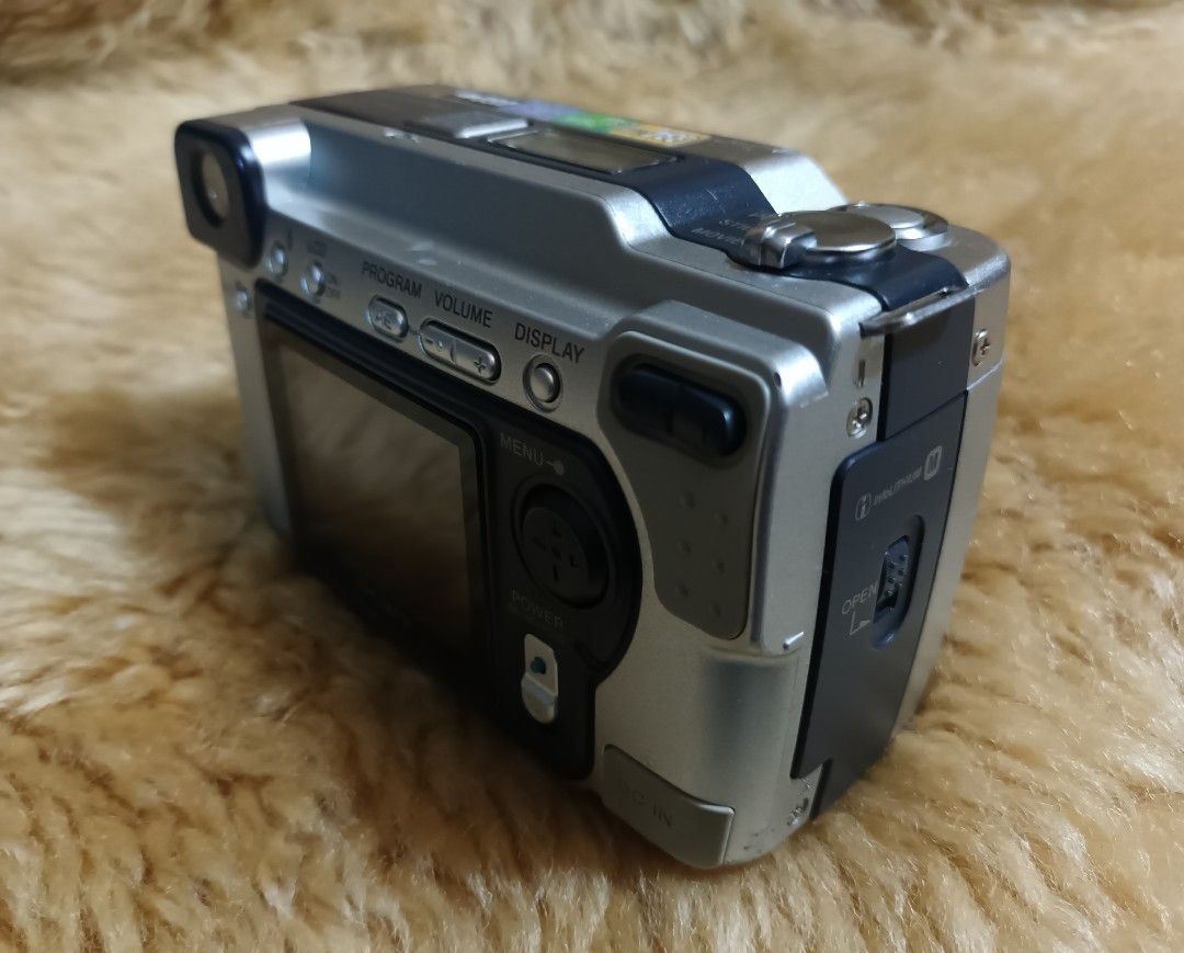 Sony Cybershot DSCS70 Digital Camera, Photography, Cameras on Carousell